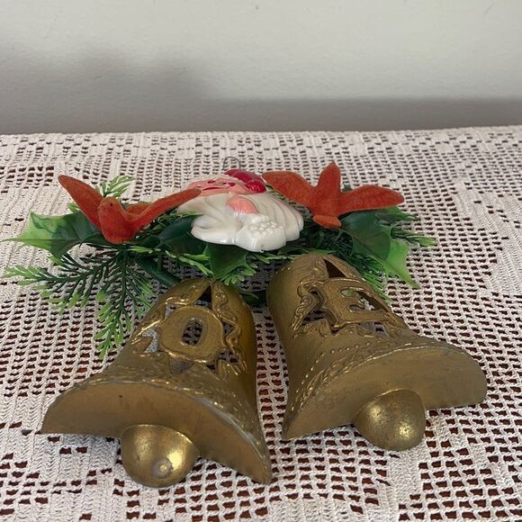 Vintage plastic Santa Claus with bells and wreath Christmas ornament - Picture 13 of 16